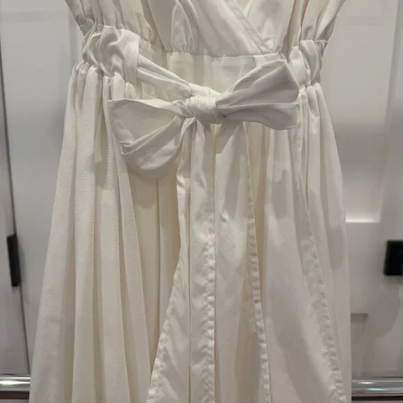 Diane Von Furstenberg White Faux Wrap Dress w/ Tie Waist, Size 6 - Picture 3 of 8